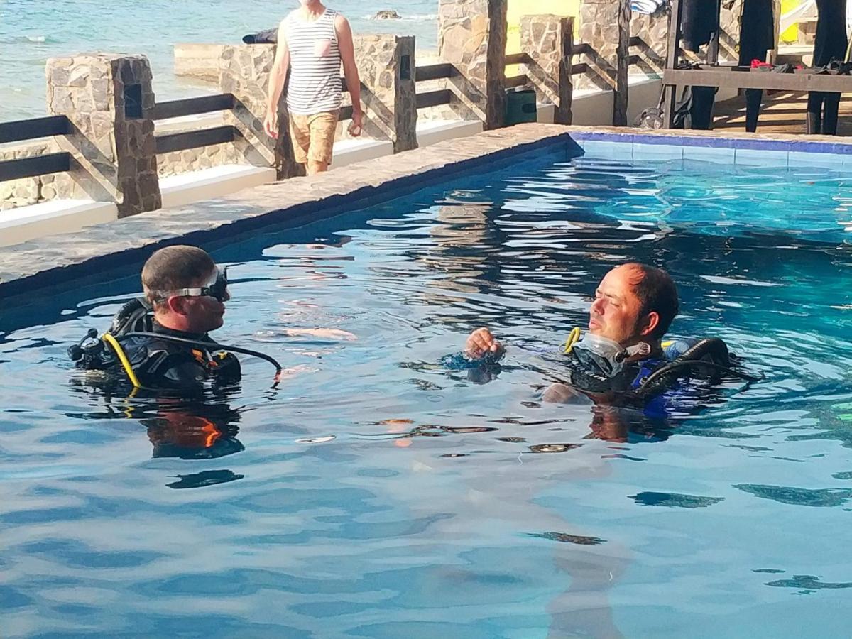 Blue Ribbon Dive Resort Mabini  Bagian luar foto